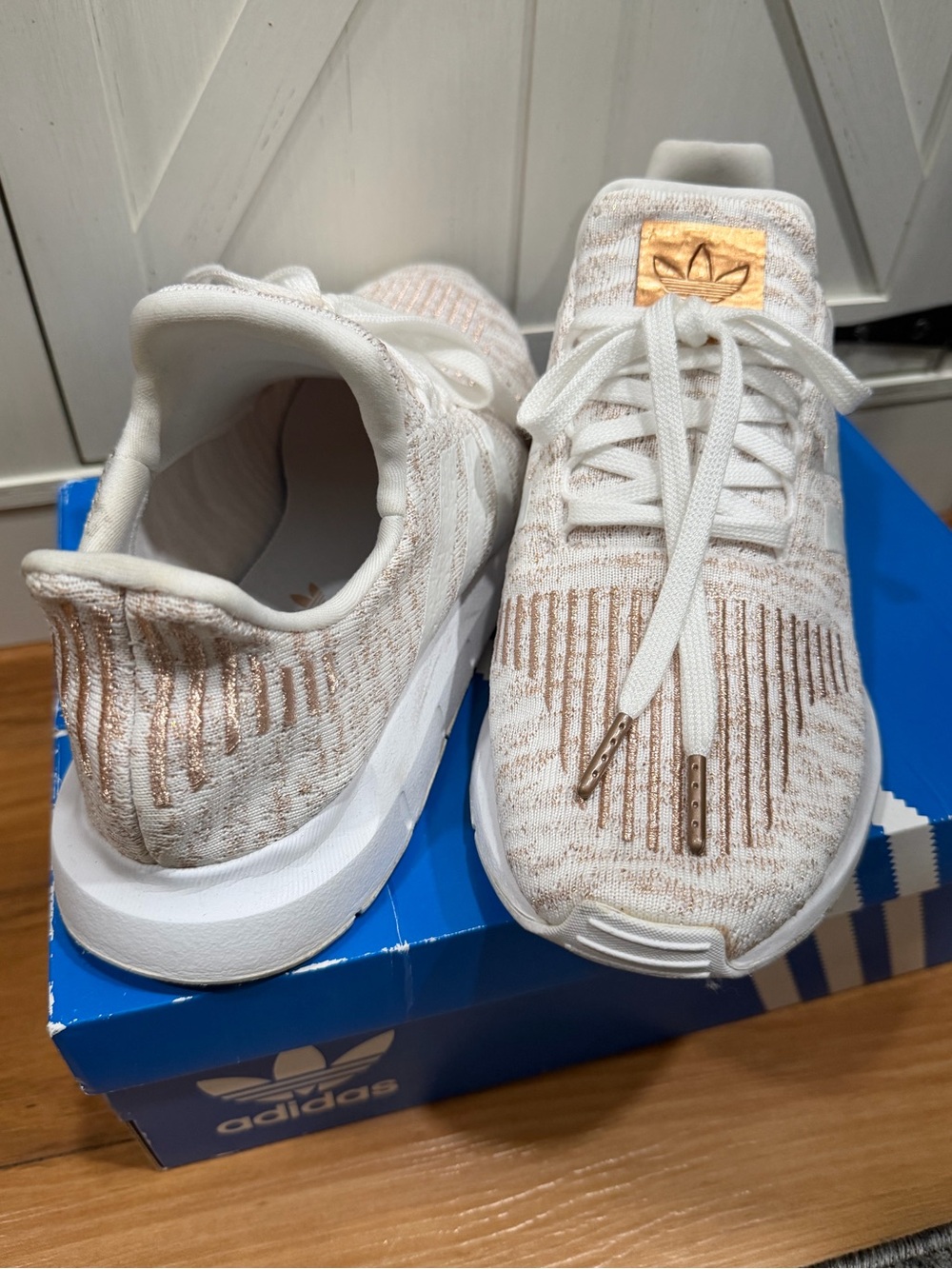 Adidas Swift Run 'White Copper Metallic' Womens 8.5 - Picture 2 of 11